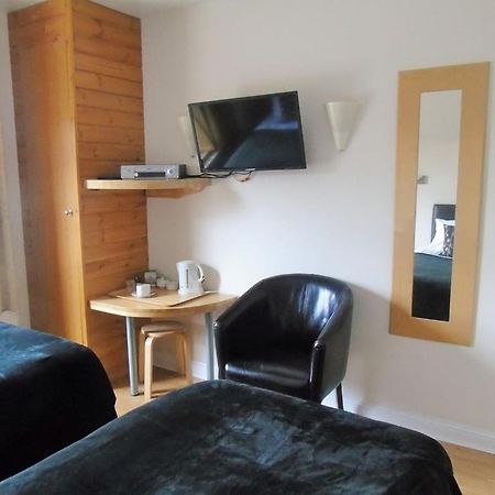 ดิ โอลด์ สตาร์ Bed & Breakfast Winterbourne ภายนอก รูปภาพ