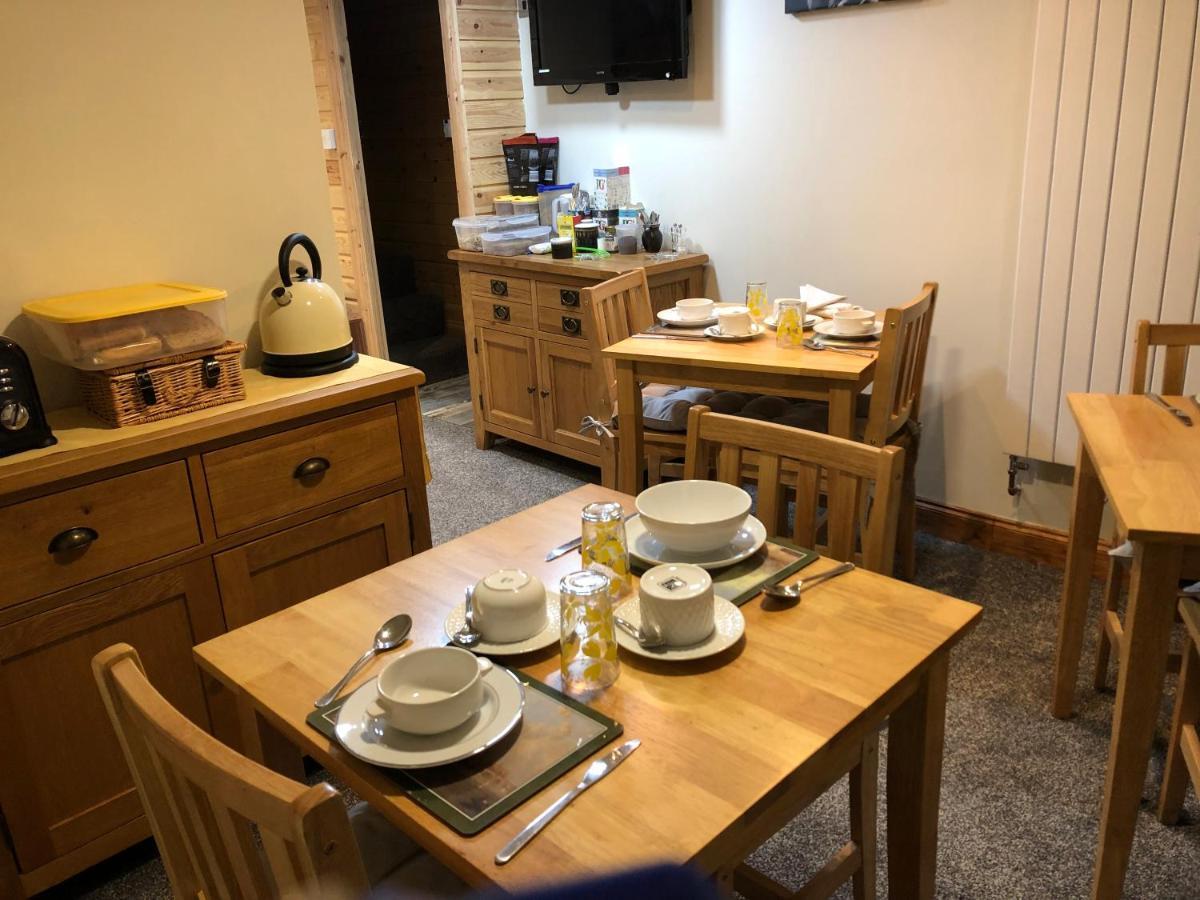 ดิ โอลด์ สตาร์ Bed & Breakfast Winterbourne ภายนอก รูปภาพ