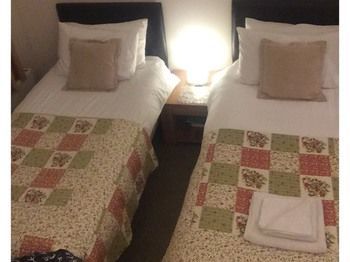ดิ โอลด์ สตาร์ Bed & Breakfast Winterbourne ภายนอก รูปภาพ
